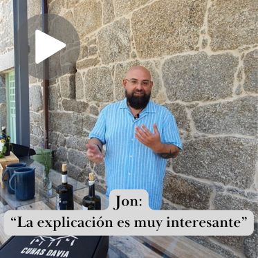 A Jon la visita, cata y explicación de la bodega en Galicia Cuñas Davia le pareció muy interesante